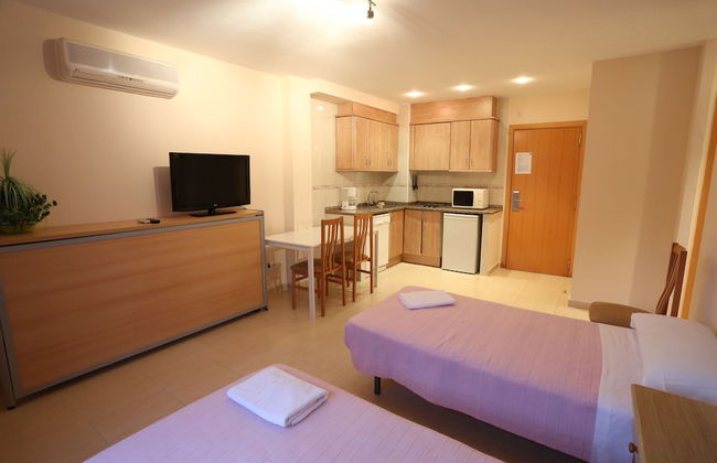 Royal Inn Aparthotel - Photo 17