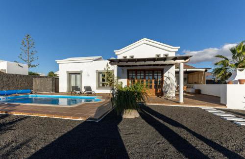 Villa Mo Luxury Heated Pool - Photo 3