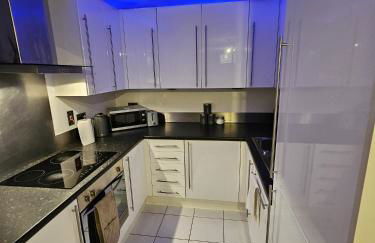Lavish London Apartment - Secure with parking - Foto 12