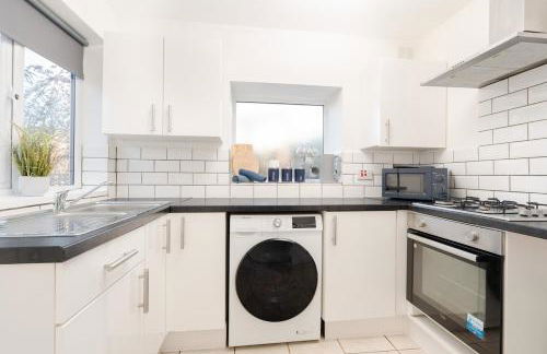 Spacious 3BR Sleeps 8 Ideal for Contractors or Large groups - Foto 30