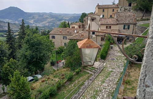 Giardino in piazza, casa in pietra a San Leo - Foto 9