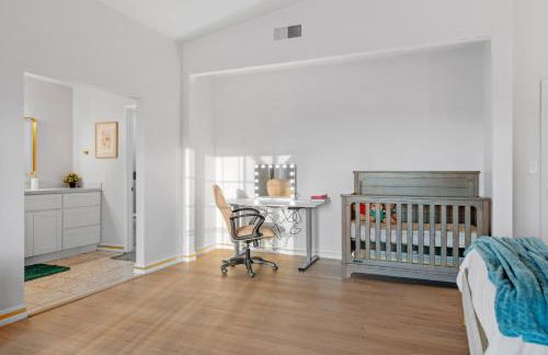 Entire Private Home with 4 Bedrooms 2 Bathrooms, Pool, View, 4 Parking, King Bed, Big Yard, Available Now - Foto 42