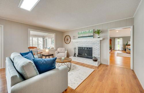 Lakefront Troutman House with Spectacular Sunsets! - Foto 8