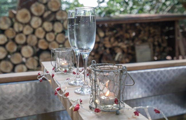 1-bed Cabin, 2 Adults, Wood Burning Hot Tub & Fire - Photo 16