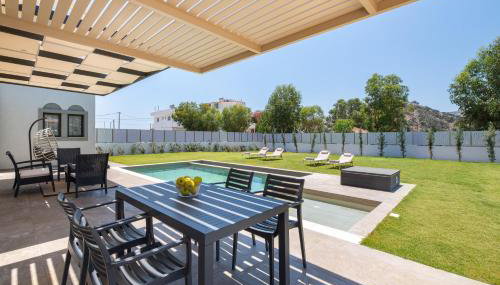 Sunrays Pool Villas - Photo 4