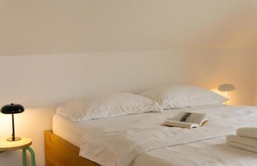 Rumiane pola - stodoła na Mazurach z widokiem na jezioro - Foto 15