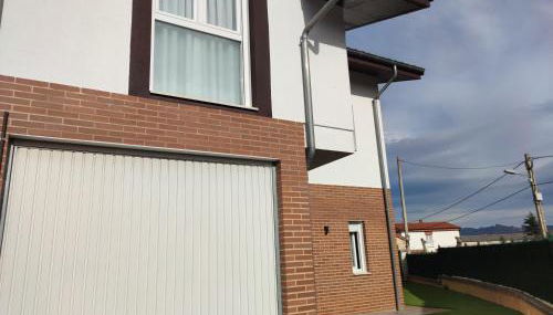 Chalet con amplio jardín - Foto 1