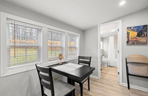 The Twisted Maple - Dogs Stay Free! - Foto 17