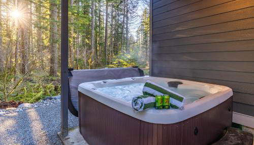 Lux Chalet with Air Hockey, Hot Tub, & Fire Place - Foto 2