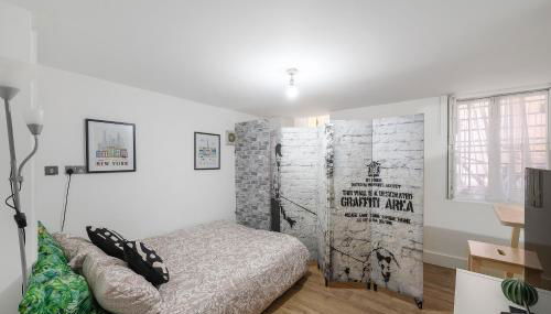 Well Connected 2 Bedroom Flat with Ensuite Bathrooms in London SE5 - Foto 4