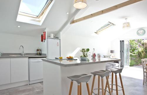 Charming Cottage, Wi-Fi, Parking, Pets Accepted - Foto 2