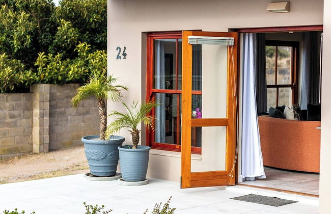 Serene Langebaan Getaway With Garden Views - Photo 47