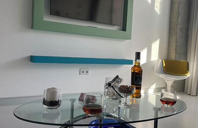 LaHola Glam Suites - Photo 2