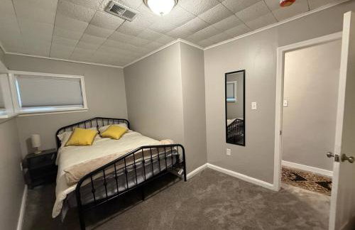 Newly Renovated Gem Fenced Backyard 2 Full Baths - Foto 13