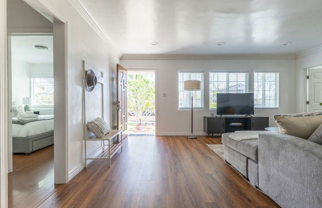 Charming Spacious Home - Modern Comforts, Prime Location - Photo 24