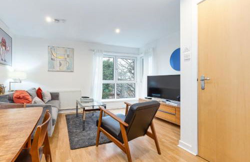 Modern 2 bed BroomPark/Central apt. with Parking - Photo 1