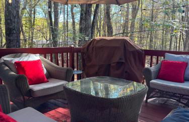 Poconos Chalet -Kayaks- HotTub-Karaoke-Lake - Foto 23