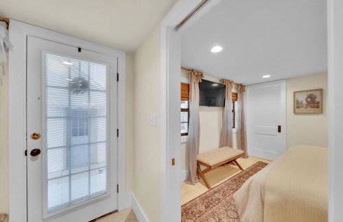 Fully Restored cottage, AMAZING game room, hot tub - Foto 31