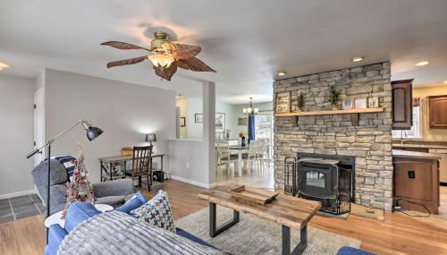 Idyllic Washington Retreat with Fire Pit and Yard - Foto 2