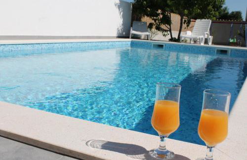 "Heaven on earth" with pool - Photo 9