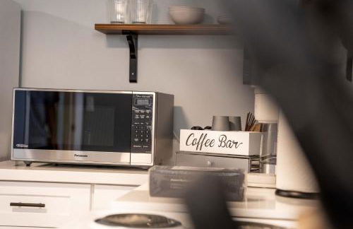 Spacious 5B2B home 5 min to airport with AC, Game Room, WiFi, Parking - Photo 44