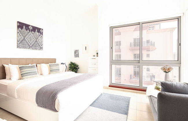 Stylish + Cozy 1BR in Sports City - Photo 3