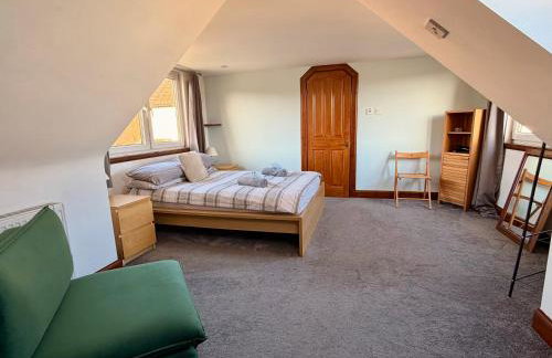 Cosy 2 bedroom home with free parking near city - Foto 9