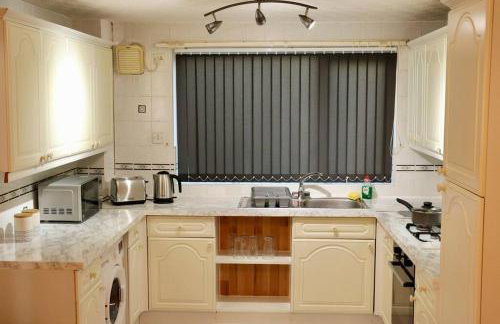 Lovely staycation with family FREE Parking & WiFi - Foto 33