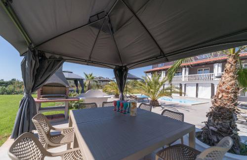 Villa Esea: Poolside Paradise & Relaxing Retreats - Foto 27