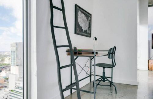 Sun-Splashed 1BR Condo unit in DWTN Miami with WFH - Foto 20