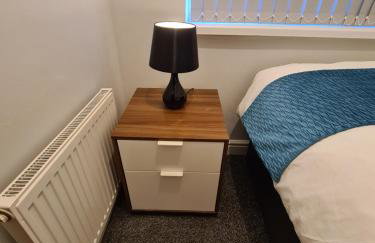 Whole House - 4 Bedrooms - Parking - Sleeps 8 - Foto 33