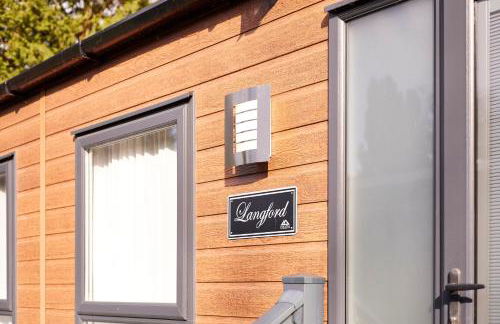 Pine Lodge with Hot Tub - Foto 41