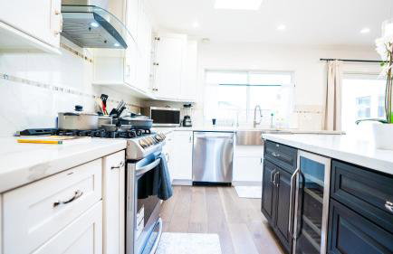 Grand Lux 4BR Prime Location & Serene Yard - Foto 49