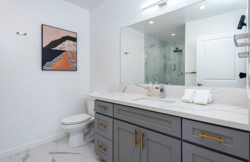 Stunning 3-BR Residence with Free Parking & Patio - Foto 24