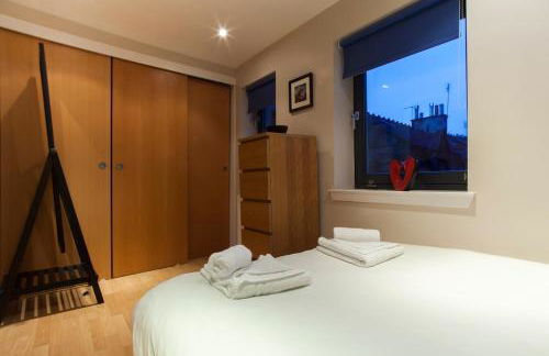 Bright & Stylish West End Apartment - Photo 19