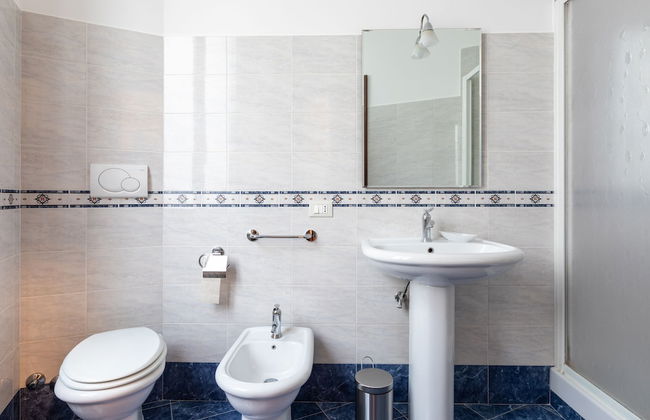 Elegant Salandra Suite - Photo 9