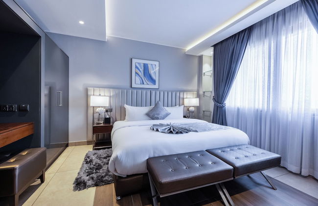 Oak Plaza Suites - Photo 11