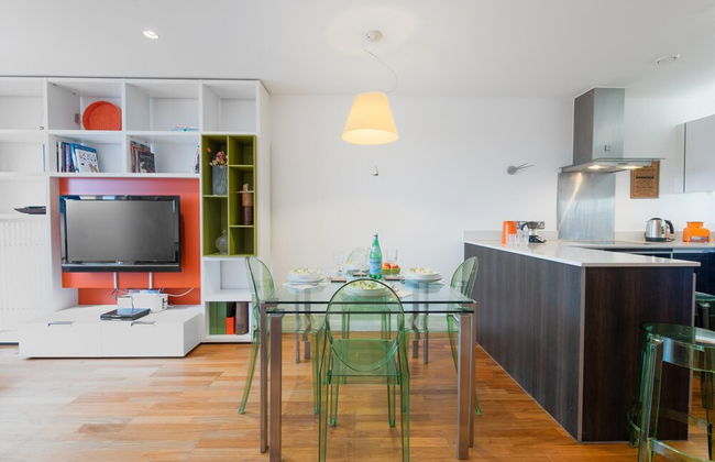 Two Bedroom Flat With Balcony in Central Wimbledon by Underthedoormat - Foto 17