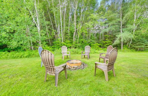 Germfask Home with Fire Pit, Grill and Yard Games! - Foto 21