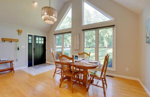 Smith Mountain Lake Home with Private Hot Tub and Dock - Foto 5