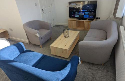 Flat with great transport links - Photo 1