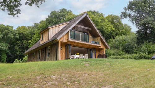 Lakeside Lodge - Photo 1