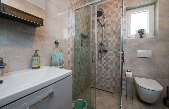 Relax and Unwind in our Brand new Apartment in Krnica Called Bura - Foto 11