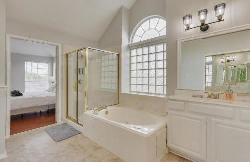 Amazing Modern Spacious Home with Pool - Foto 23