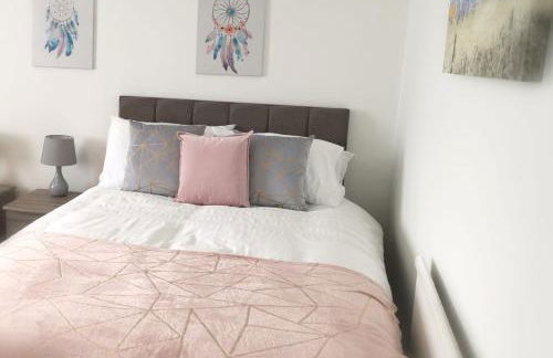 City Access - 3 Beds - Parking - Smart TVs - Foto 6