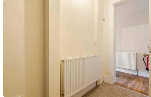 3 Bed Central Apartment - Pet Friendly & Parking - Foto 11