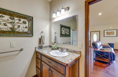 Neosho Home on 90 Acres with Private Pool and Fire Pit - Foto 16