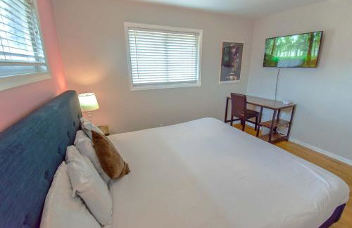Enchanting Upper Unit with City Charm - Foto 48