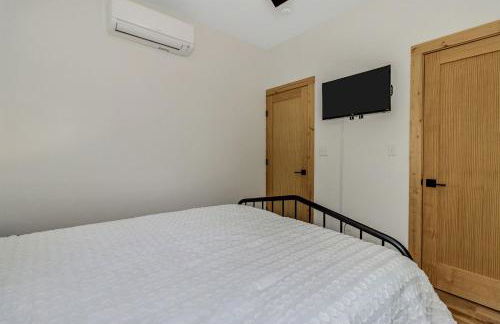 Romantic Mountain Retreat with Hot Tub and Panoramic Views Near Marshall, NC - Foto 22