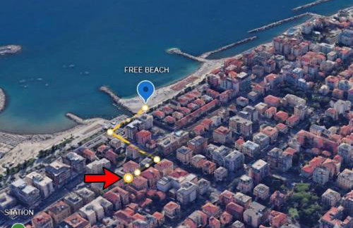 camera romantica C H I A V A R I - a 100 passi dal mare, stazione e centro - Foto 1